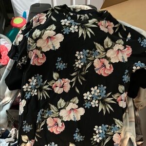 Hollister Black and Cream Curved Hem Tee